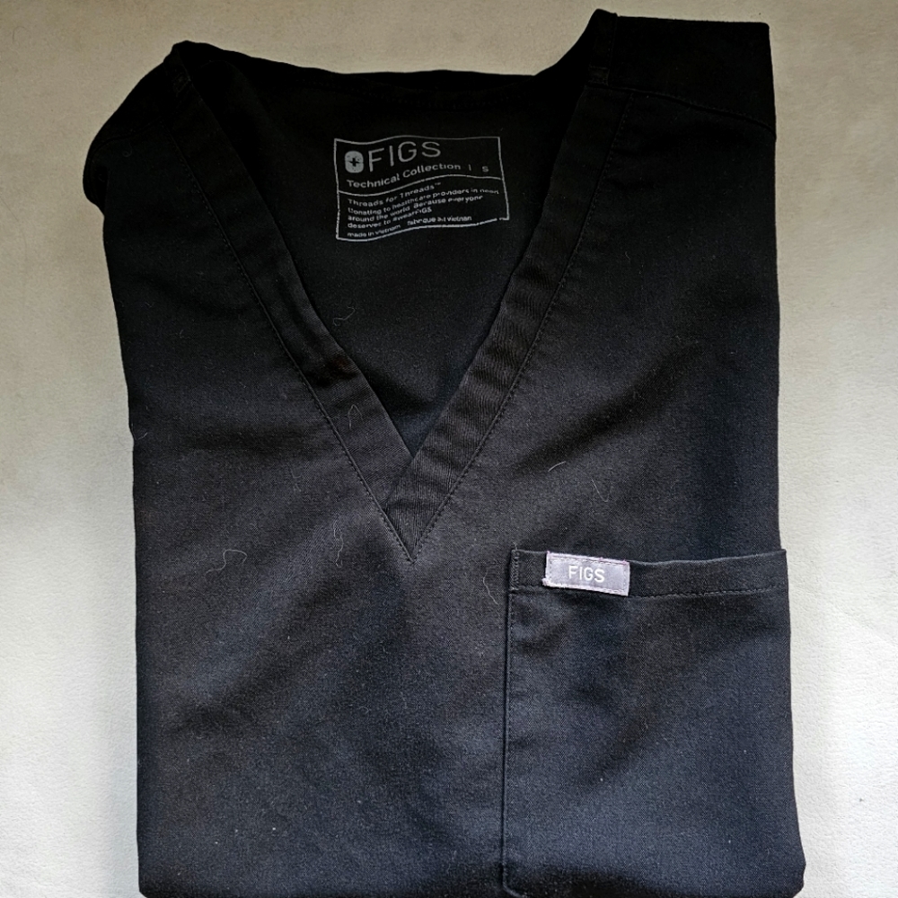 Figs scrubs set in black.